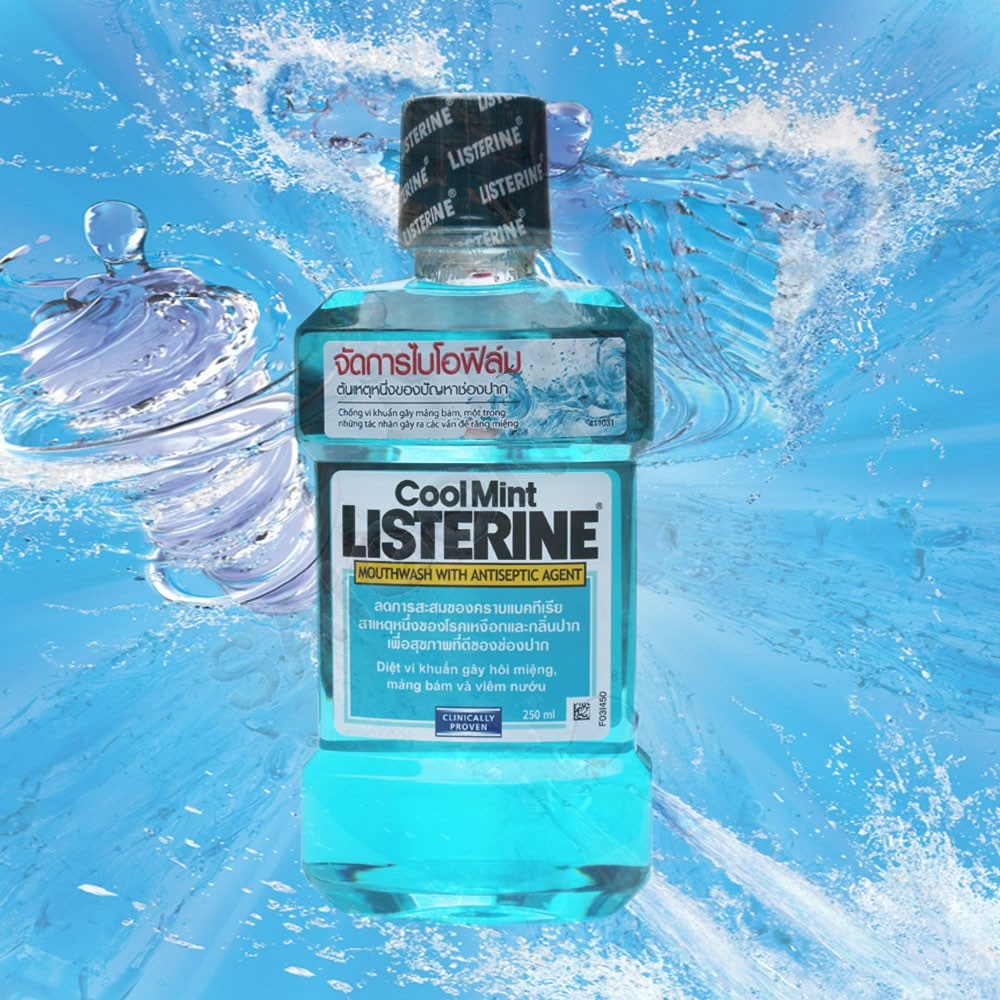LISTERINE Cool Mint antibakterijska vodica za ispiranje zuba 250ml - slika 1