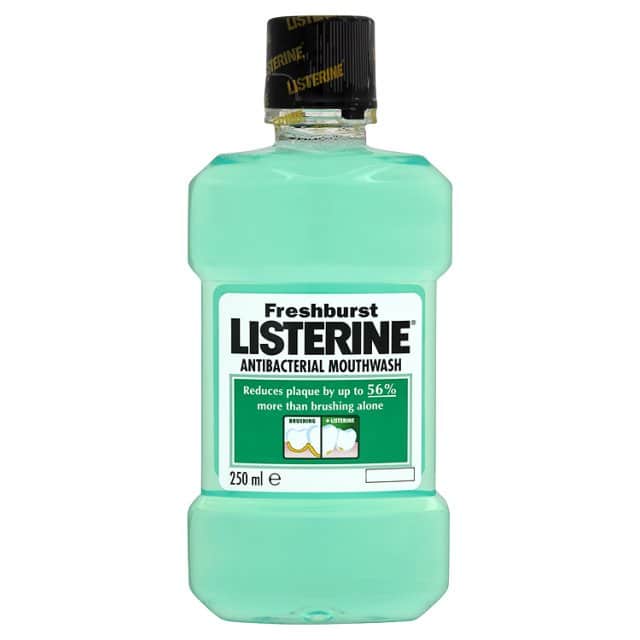 LISTERINE Fresh Burst antibakterijska vodica za ispiranje usta 250ml - slika 1